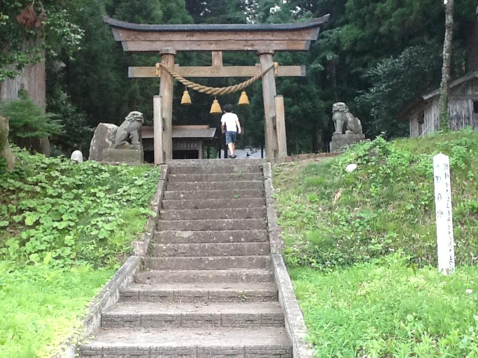 藤倉、神社へ行く。２