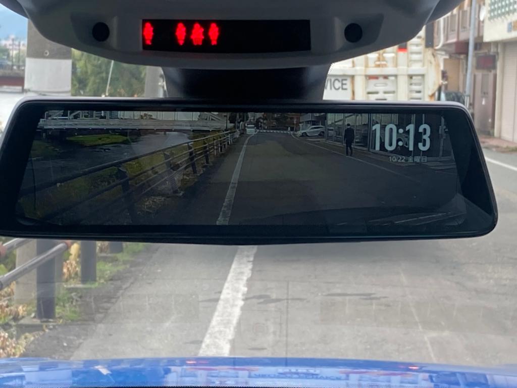 ドライブレコーダー付きディスプレイミラー装着