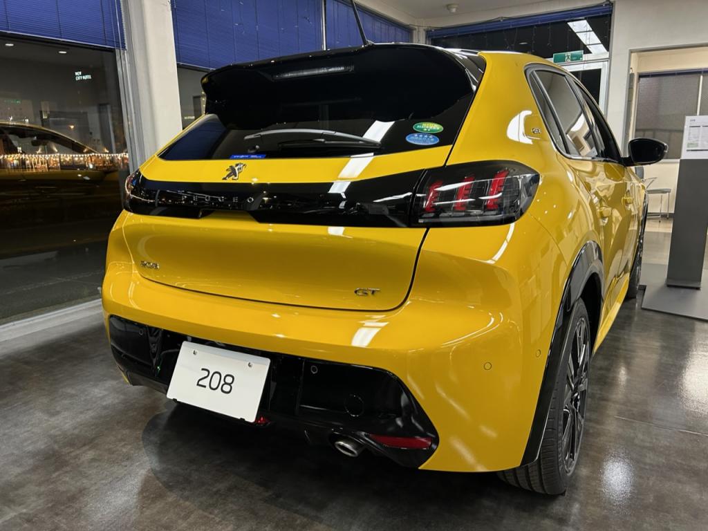 久々に208展示車入荷です。