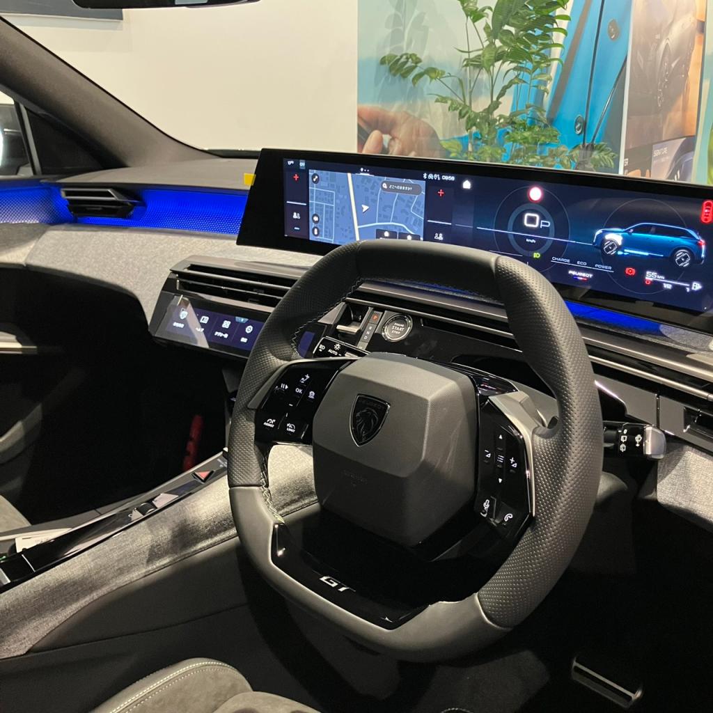 NEW PEUGEOT 5008 デビューフェア